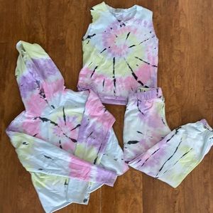 Firehouse 3 piece tie dye set.